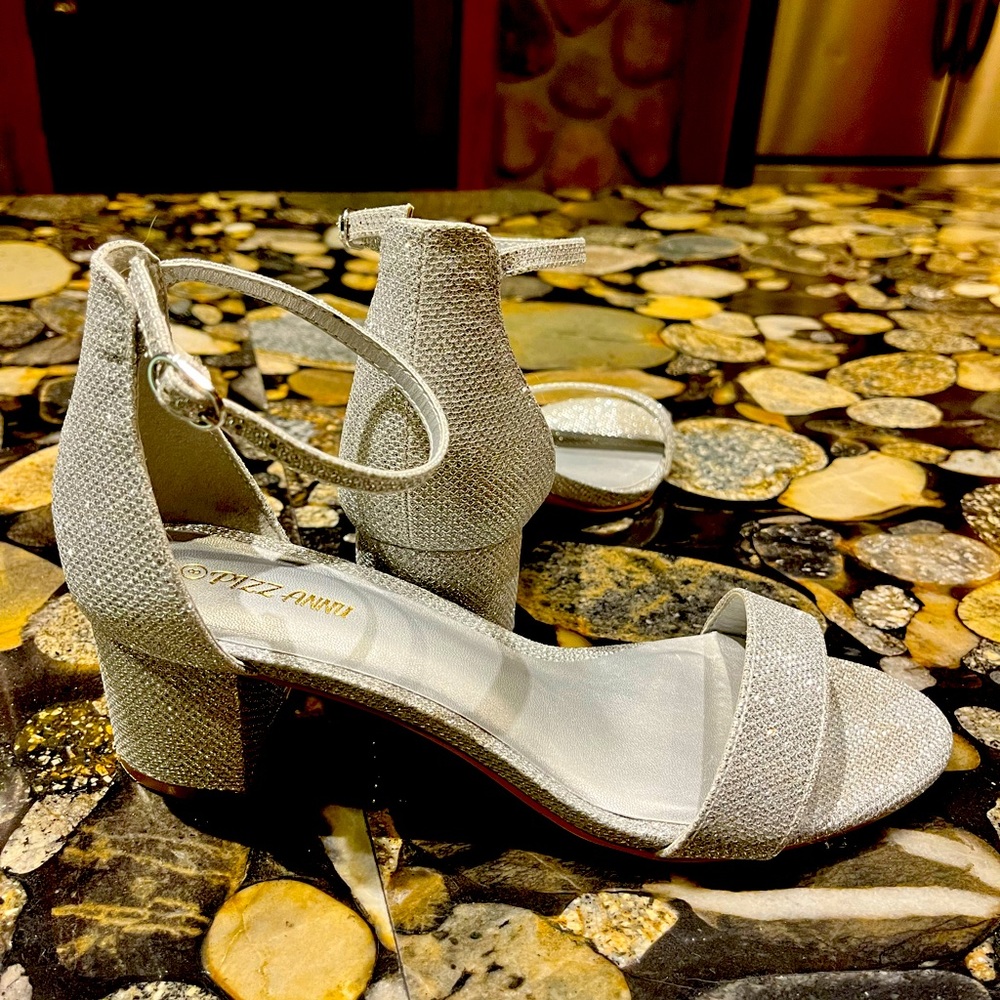 Worn once dress shoe 2” heel